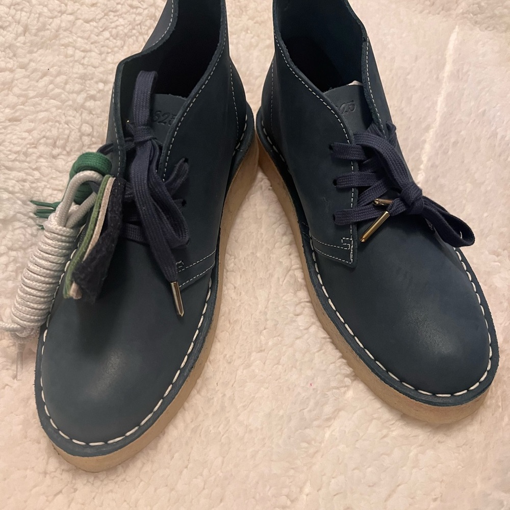 Womens Clark’s navy blue size 7